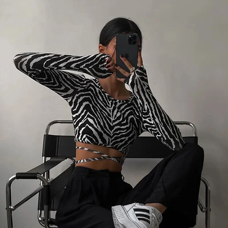 Sexy Backless Lace ups Pullover Tees Women Autumn Black O-neck Slim Longsleeve Short T-Shirt Surplice Neck Pullover Sexy Backless Lace ups Pullover Tees Women Autumn Black O-neck Slim Longsleeve Short T-Shirt Surplice Neck Pullover